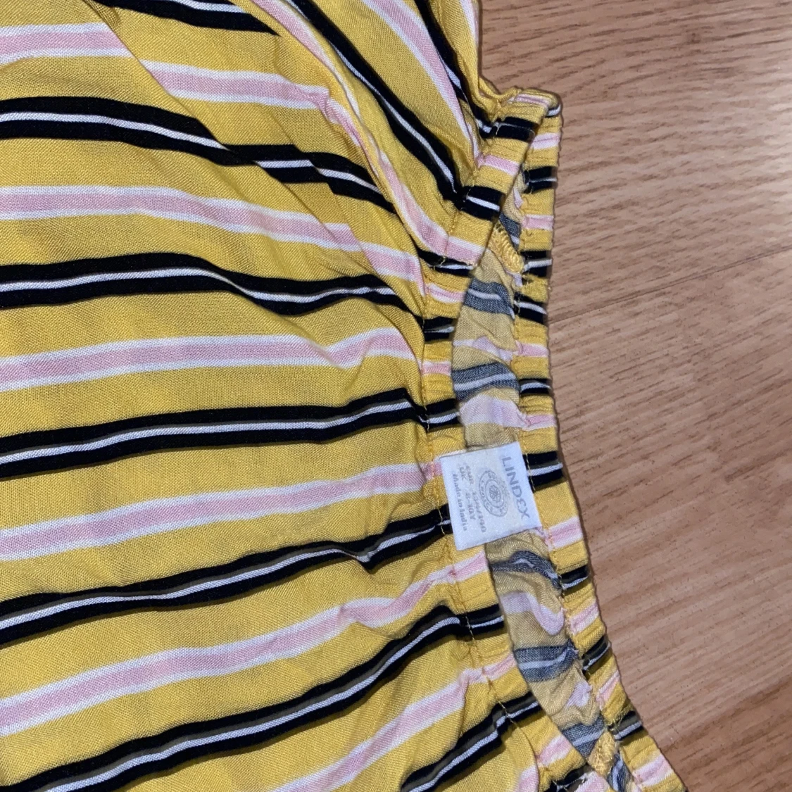 Fin gul tröja  - 90