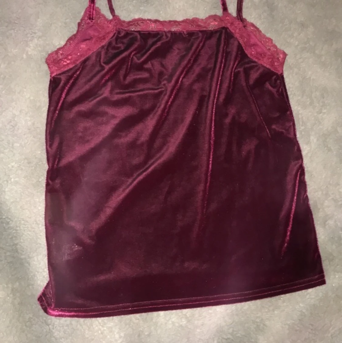 Vinröd topp, jätte snygg. - 90