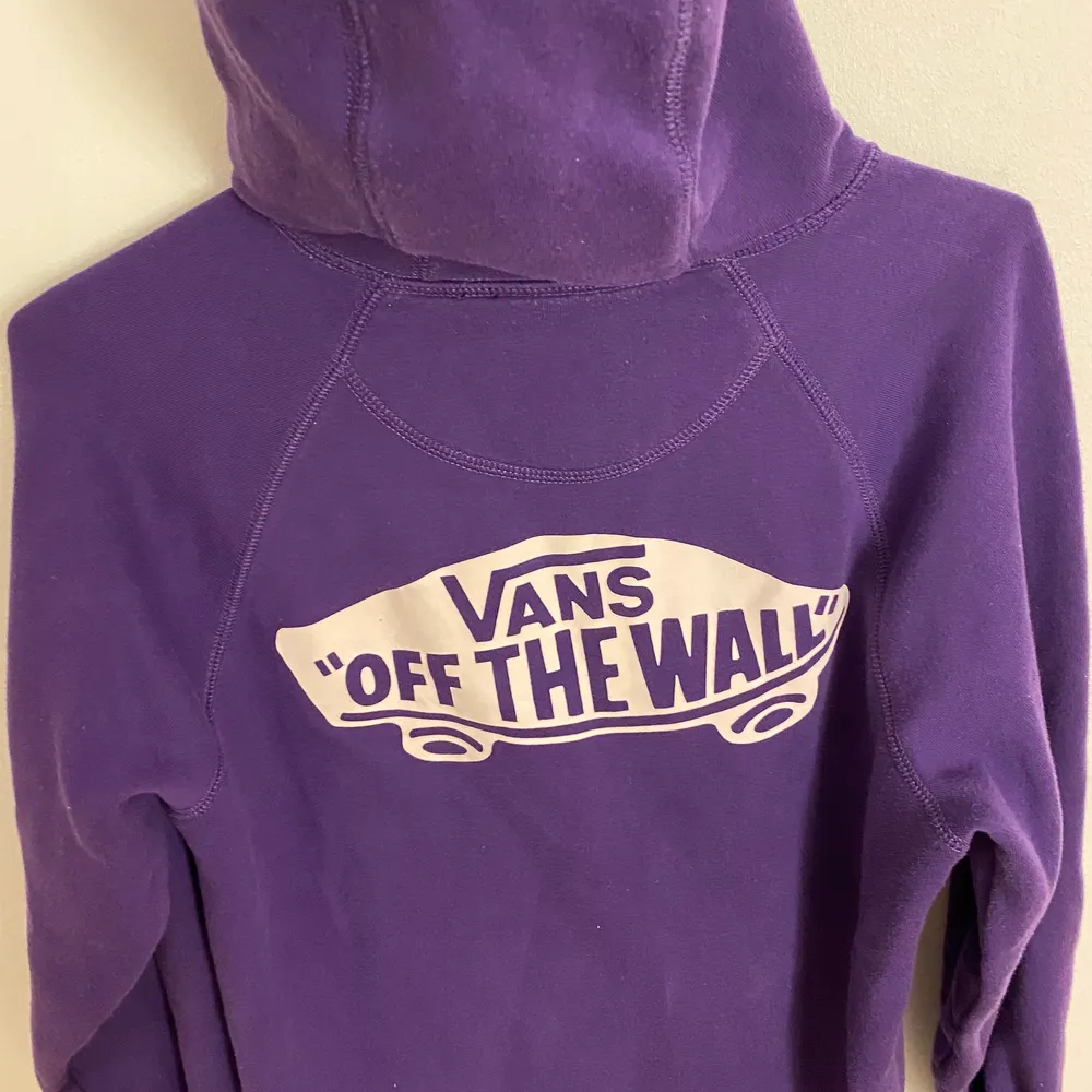 Säljer min vans hoodie för 150kr plus frakt 66kr. Köpte den begagnad men använt själv en gång!. Hoodies.