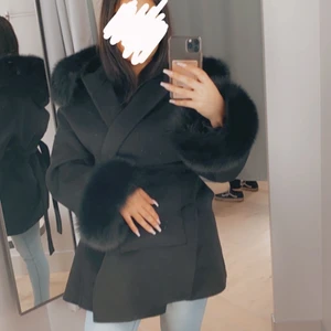 Kappa - Kappa med äkta päls, storlek S. Nypris: 2600kr men säljer för 1800kr.