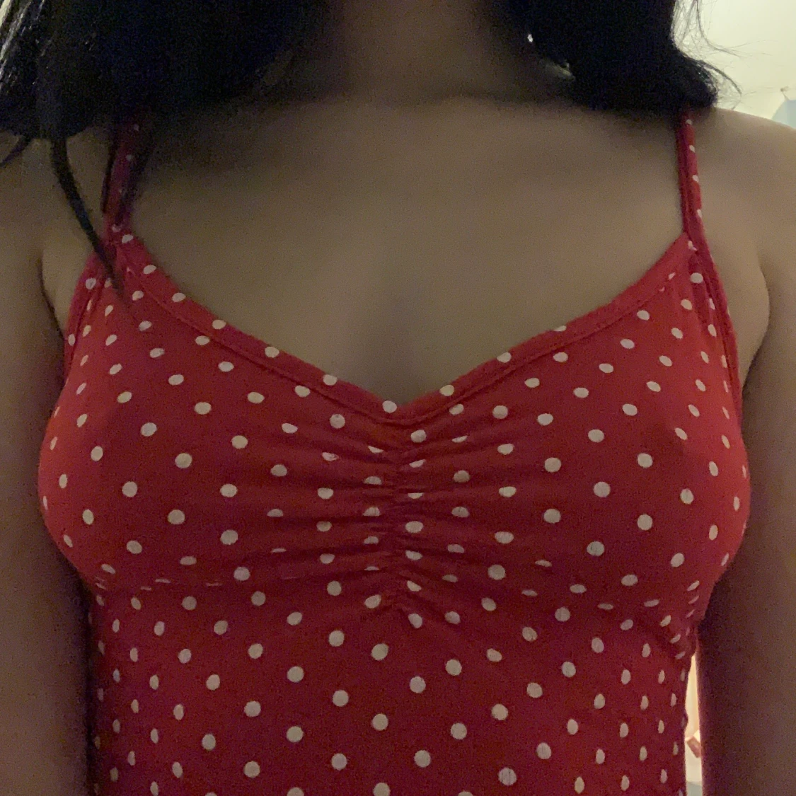 Söt prickig body  - 91