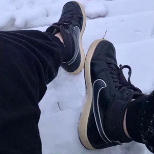 Nike backboard II - Säljer dessa då dom är för stora. Ingen box eller kvitto finns då dom är köpta secondhand. Fint skick! Kan mötas upp i Uppsala annars står köpare för frakt. Buda i kommentarerna❤️