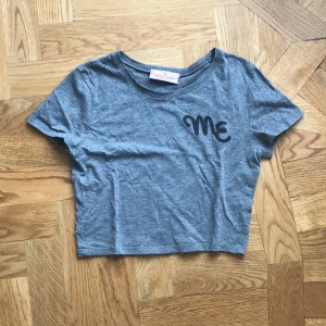 Magetröja  - Magtröja från Melody Ehsani. Frakt tillkommer.