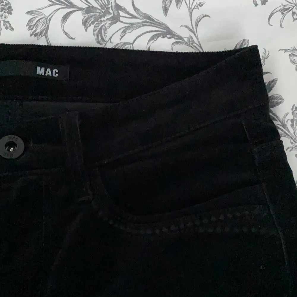 Ett par Manchester byxor köpta secondhand. Inga defekter💞 jag är 164 och de går till anklarna på mig. Jeans & Byxor.
