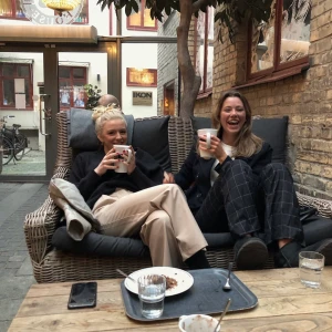 Kostymbyxor - Beiga kostymbyxor från NA-KD. Har ni frågor är det bara att skriva🤍🤍🤍 länken till byxorna: https://www.na-kd.com/sv/na-kd/pleated-trousers-beige