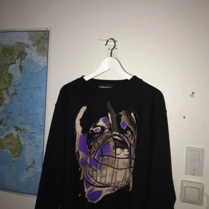 United Standard Sweatshirt - Storlek Medium, Tröjan sitter lite baggy Nypris 1800kr Helt ny United standard är ett Streetwear märke. 