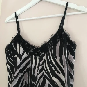 Zebra linne - Zebra liknande linne med justerbara axelband 🖤 80kr+frakt (24kr) eller högstbjudande om fler visar intresse:)