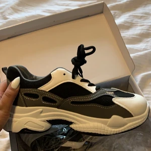 Snygga skor stl 40 - Helt nya skor från SHEIN i storlek 40/9 aldrig använda.