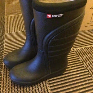 Snöstövlar - Snöstövlar storlek 39 i gott skick.