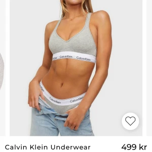 Calvin Klein Bralette Lift - Supersnygg och skön BH från Calvin Klein i strl 75B men passar även om du har mindre storlek då den sitter ganska tajt på mig! 