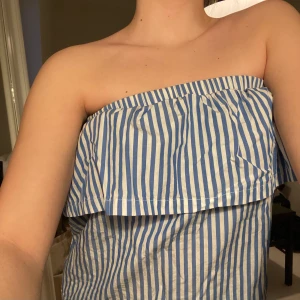 Fin topp 💙 - Säljer en jättesöt topp, då den aldrig kommer till användning! Betalning sker via swish och köparen står för frakten. 🤍