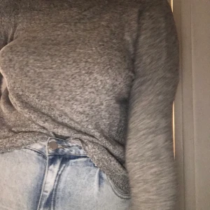 Långärmad tröja - Bekvämt material och knappt använd, fint skick