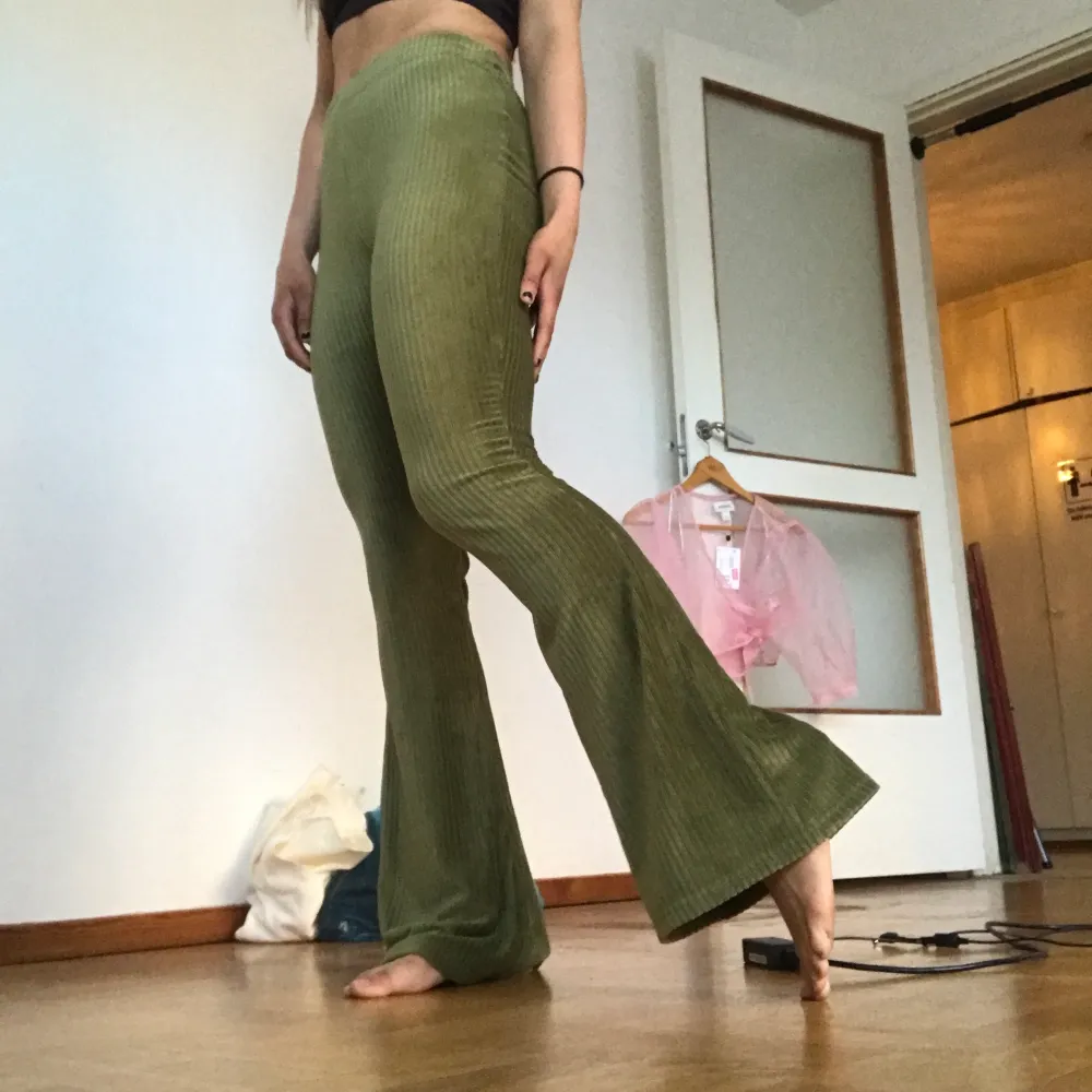 Jätteeeefina gröna byxor, helt oanvända. Jeans & Byxor.