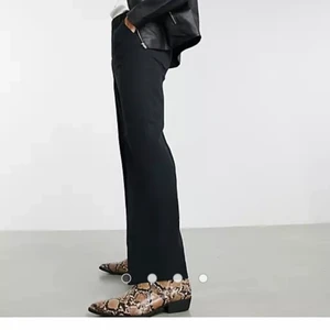 Jätte populära vida byxor storlek 32 - En jätte populära vida byxor som köpte för att ta några bilder det räknar som ny skick priset är prutta och klart.