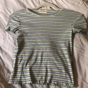 Pull&Bear randig grön tröja st M. - Hyfsat ny, du betalar frakt 😊