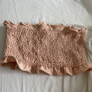 Topp storlek M från Nelly  - Gullig topp i ljusrosa från Nelly i storlek M. Använd 1 gång. Väldigt stretchig så passar nog fler storlekar. 