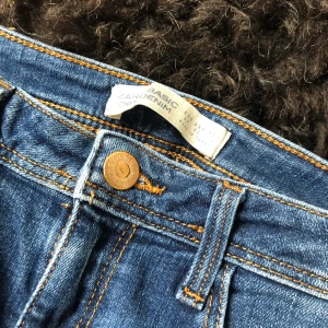 Jeans från Zara Storlek 34 - Jeans i 100% bomull. Inköpta för ett par år sedan men fortfarande i bra skick. 
