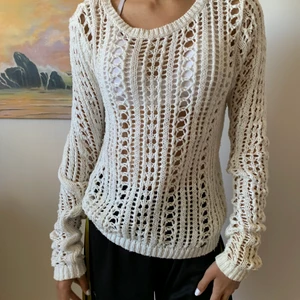 Stickad tröja - Jätte fin stickad tröja från hollister! Säljer då jag inte använder den. Säljer för 130kr + frakt💖