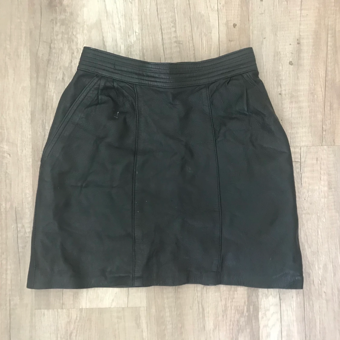 Skinnkjol i äkta läder  - 91