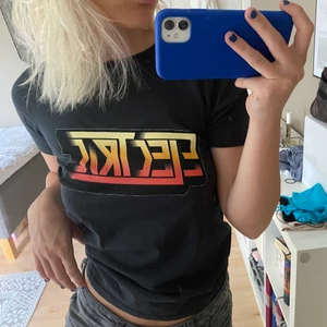 Cool t-shirt  - En snygg t-shirt i nyskick❣️