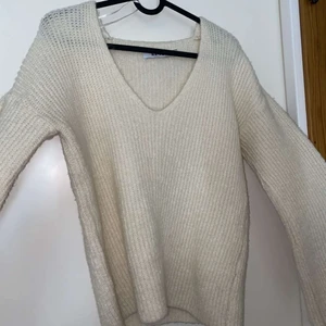 Tröja från nakd storlek s men passar xs med.  - Tröjan är i bra skick och knappt använd. Frakten står man för själv