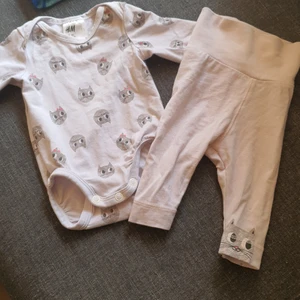 Barnklädes set - Säljer ett jättefint set som är använt ca 2 gånger men som inte passar längre, de är i mycket gott skick.