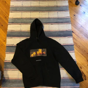 Poetic collective - Poetic collective hoodie från junkyard. Ny pris var runt 700kr