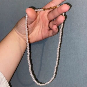 Vitt pärlhalsband - Vitt pärlhalsband för 30kr+12kr frakt