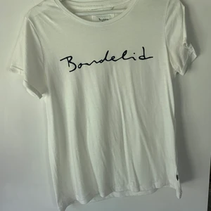 T-shirt från bondelid  - Storlek S, aldrig använd!