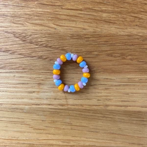 Pärlring - Stretchig ring med färgglada pärlor !!!
