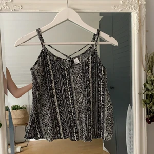 Fint linne  - Linne med söt detalj i ryggen ❤️ skriv för mer info❤️