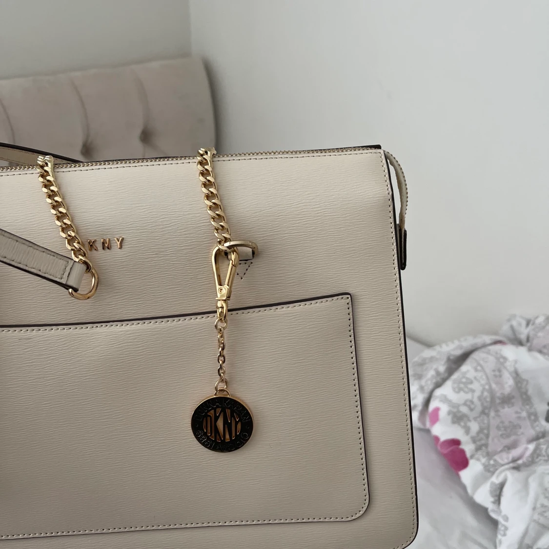 DKNY väska  - 90
