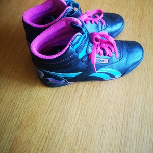 Reebok classic  - Reebok classic i storlek 36 innermått 23.3. Knappt använda 