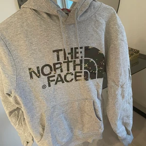 The north face hoodie - Väldigt bra skick!! 300kr, storlek M💓