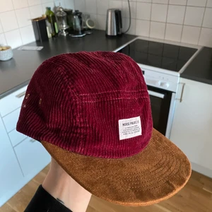 Norse projects keps - Bra kvalite, knappt använd, lite dammig pgr legat i förråd.
