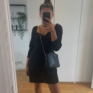Svart klänning - Jättefin svart klänning från hm🖤🖤 knappt använd! ☺️