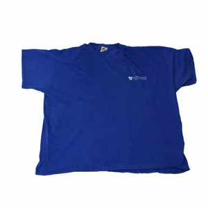 Coleman University- Vintage T-shirt - En tröja från det stora universitet i Coleman, USA. Perfekt för dig som gillar blåa outfits med en oversized touch. Den är rätt stor i storleken och har ett vitt tryck. Är thriftad i USA.