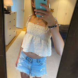 Zara linne - Säljer ett jättegulligt linne från zara som aldrig är använt💜Skriv för fler bilder, buda⭐️⭐️⭐️