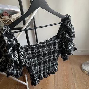 Topp/Blus från bikbok - Fin topp från bikbok, använd ca 5 gånger