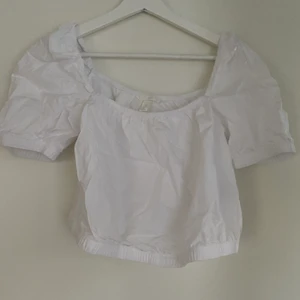 Söt topp från HM - Söt topp från HM. Croppad i modellen. Knappt använd