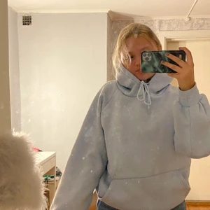 Hoodie st:S från shine  - Säljer denna supper fina ljus blå hoodie som jag inte längre använder bra skick och allt 