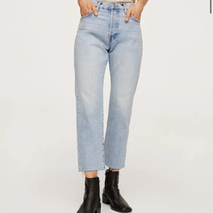 Raka jeans - Super söta ljusblåa jeans från mango. Strl 38 men passar någon som ville ha de lite större 36. Aldrig använd och prislapp kvar