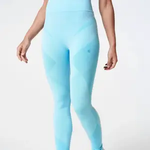 Funderar på att sälja dessa fina blåa träning byxor från njie, jätte bekväma 💙 köpta för 700  