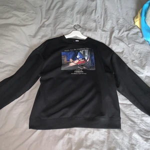 Sweatshirt från H&M - En oversized tröja i Xs från H&M som har använts 2 gånger! Supermysig och är i nyskick💘