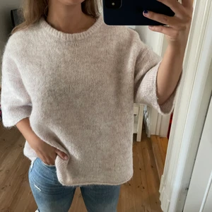 Zara tröja - En fin tröja från zara! Perfekt till hösten☺️ Det är storlek L då jag ville ha den oversized men funkar för alla mellan XS-L