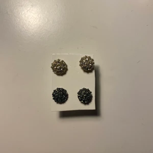 Örhängen  - Aldrig använda. 20kr för båda