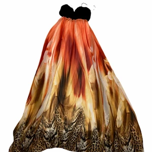  Oxygène klänning  - Fin och elegant klänning. Har härlig len känsla. Passar till både sommar fest eller bröllop.