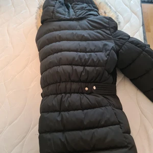Jacka - Säljer en svart dun jacka i ny skick