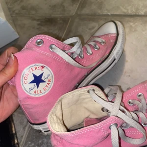 Rosa converse - Ljus rosa gulliga convers som tyvärr var för stora för mig..