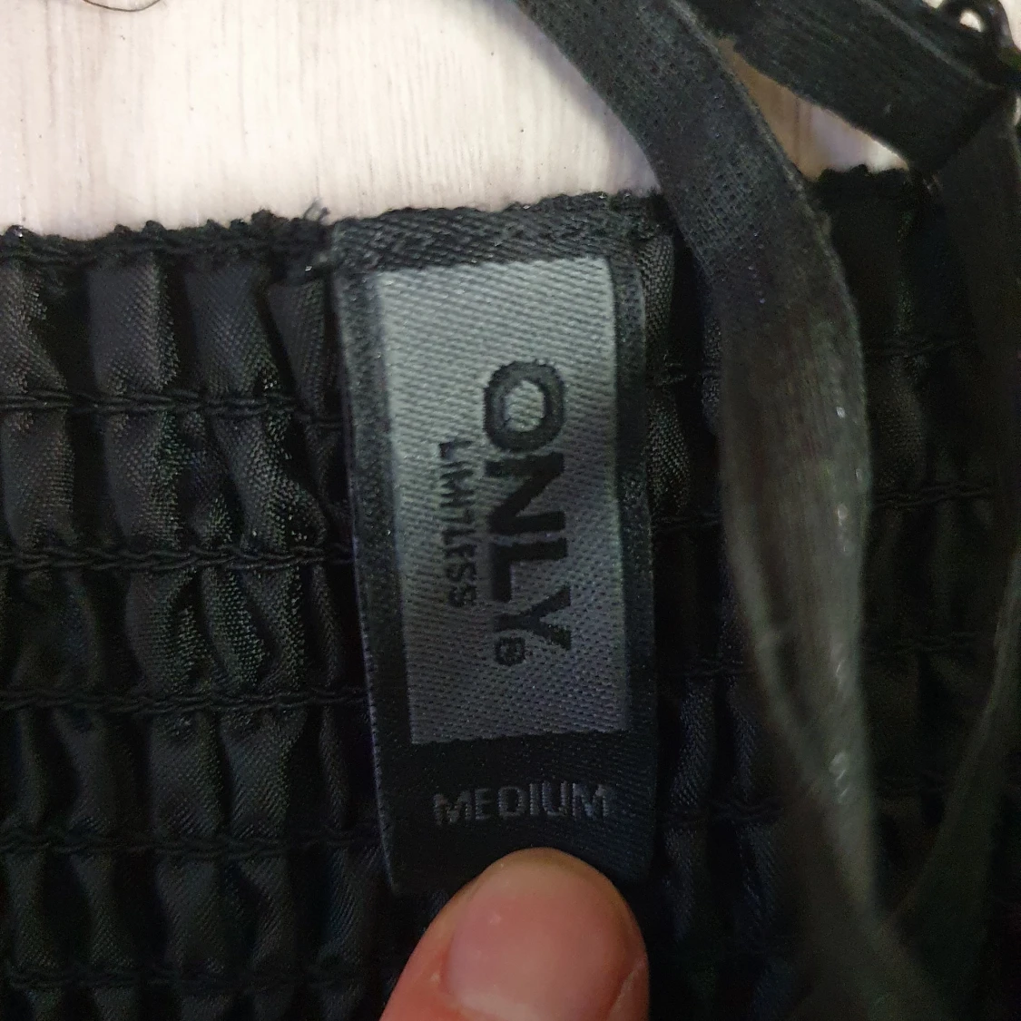 Klänning svartskimmrande stl M  - 90